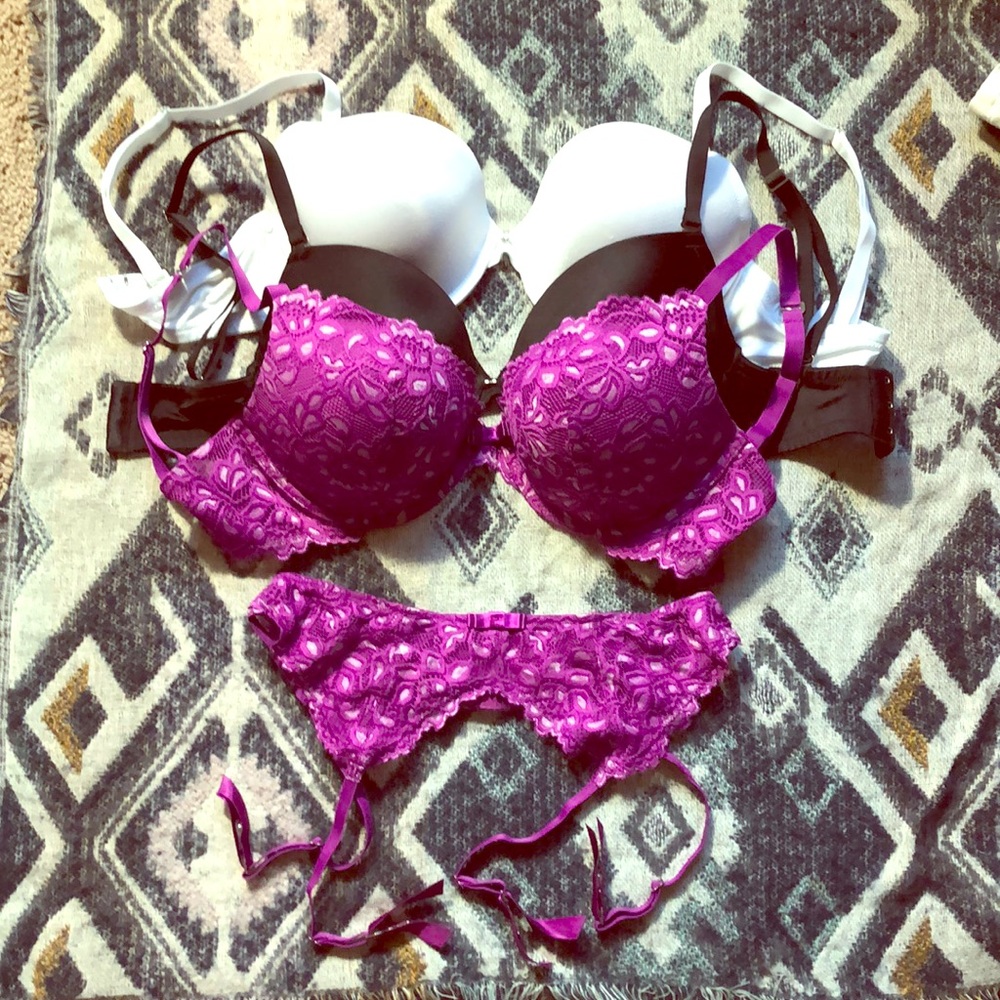Frederick’s of Hollywood push-up bra/garter bundle